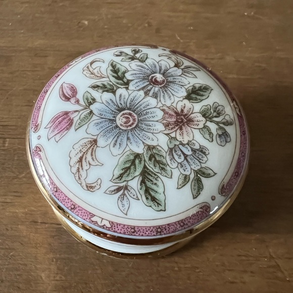 Falcon China,Staffordshire England trinket. Beautiful and in perfect condition. - Picture 2 of 6